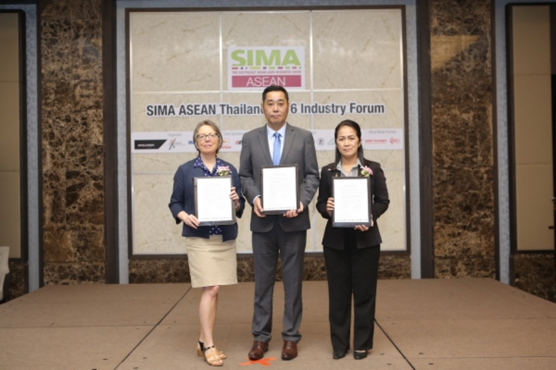 นายลอย จุน ฮาว ผู้จัดการทั่วไป บริษัท อิม...