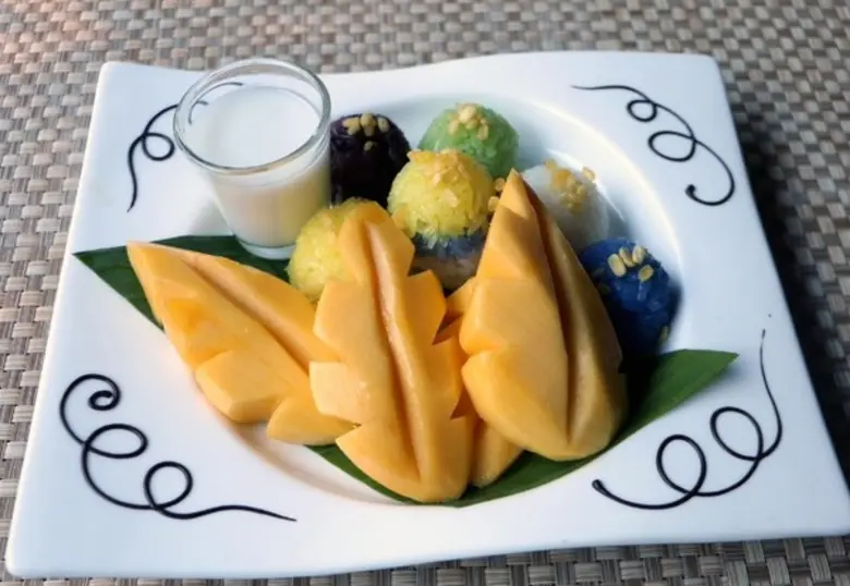 เทศกาลข้าวเหนียวมะม่วง ห้องอาหาร 92 คาเฟ่ โรงแรมโกลเด้นทิวลิป ซอฟเฟอริน กรุงเทพฯ