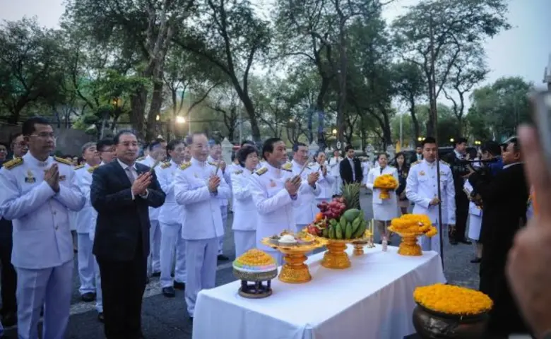 พลเอก ฉัตรชัย สาริกัลยะ รัฐมนตรีว่าการกระ...