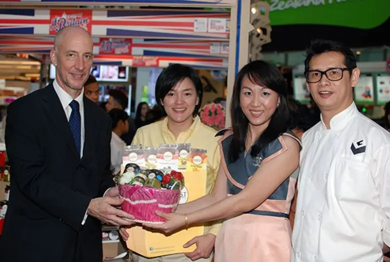 นางสาวนภาพร โรจน์วงศ์จรัส ผู้บริหาร บริษั...