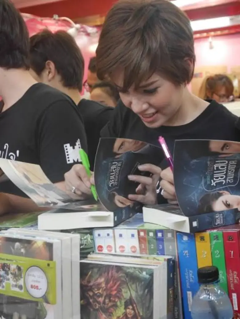 ผู้จัด เอิร์น นิธิภัทร์ นำทีมนักแสดงวัยแสบสาแหรกขาด ร่วมงานสัปดาห์หนังสือแห่งชาติ