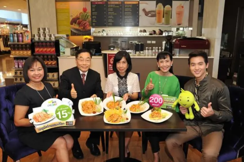 “เจมส์-จิ” ชวนชิมเมนู “ผัดไทยแชมป์โลก” ที่ร้านแบล็คแคนยอน