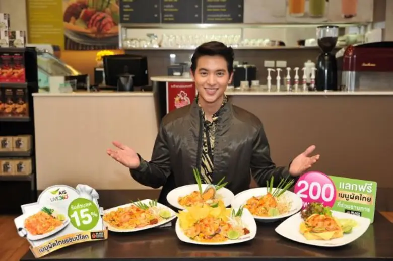 “เจมส์-จิ” ชวนชิมเมนู “ผัดไทยแชมป์โลก” ที่ร้านแบล็คแคนยอน