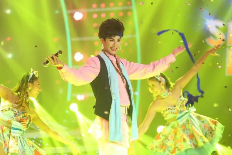 ทีวีไกด์: รายการ “เปลี่ยนหน้า...ท้าโชว์ SING YOUR FACE OFF ซีซั่น 2” “ต้นหอม – นุ้ย – กรีน – โหน – โบว์ – บอส” ทุ่มสุดตัว!!! พร้อมใจกันข้ามเพศ เปลี่ยนโฉมหล่อหน้าติดเอฟเฟค เพื่อการกุศล ประเดิมเทปแรกเสาร์ที่ 9 เม.ย.นี้ ทางช่อง 7