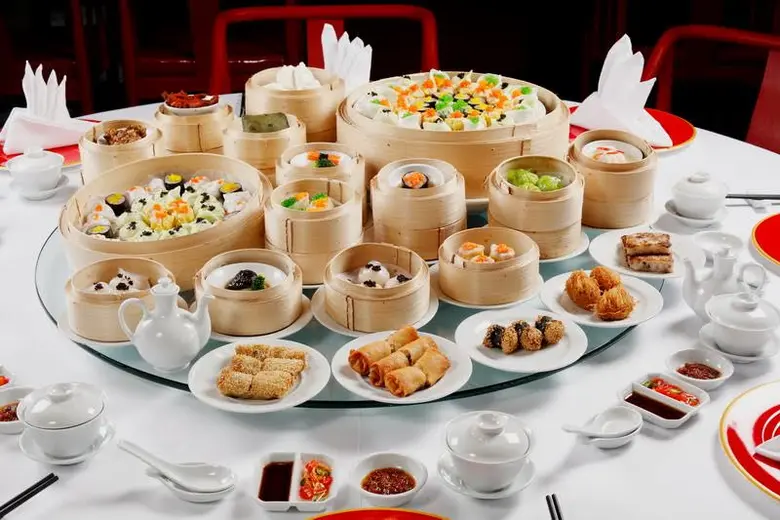 เชิญร่วมฉลองเทศกาลสงกรานต์