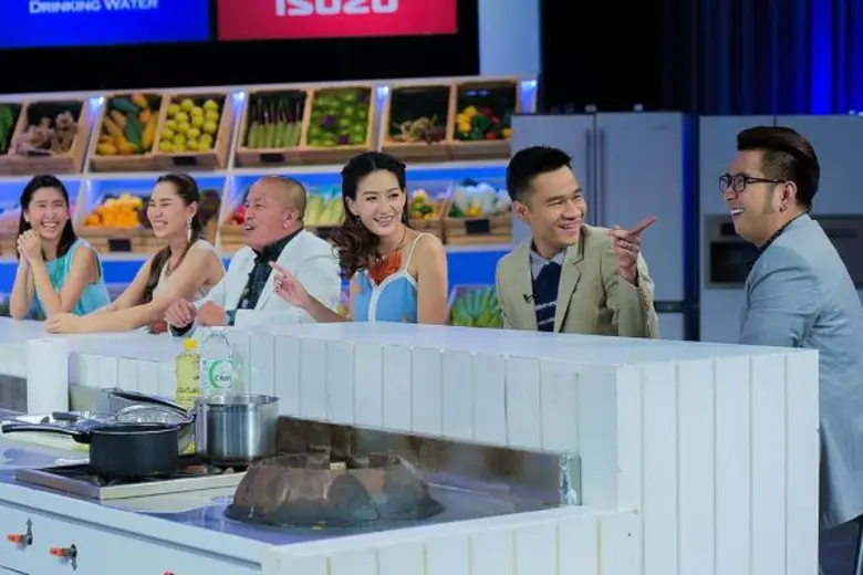 ทีวีไกด์: รายการ “เชฟกระทะเหล็ก กับโรงเรียนกระทะเหล็ก” (Cooking with Iron Chef) “เชฟไก่” เปิดห้องเรียน..รับวันหยุด สอนรังสรรค์เมนูจากวัตถุดิบจากญี่ปุ่น!