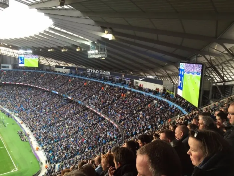 แมนซั่มนำ 12 ผู้โชคดีจากแคมเปญ “ทริปสุดมันส์ตะลุยแดนอังกฤษ” เหินฟ้าชมฟุตบอลคู่ดาร์บี้แมทช์ พร้อมทัวร์สนามดังและกินดื่มเที่ยวจุใจ