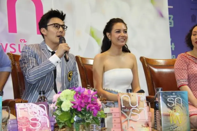 “ช่อง 7 สี” นำทีมนักแสดง “ไฟรักเกมร้อน-ทะเลไฟ” ร่วมพูดคุยเอาใจคอนิยาย ในงานสัปดาห์หนังสือ ครั้งที่ 44