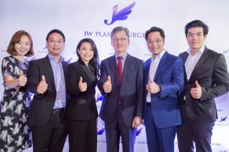 ศัลยแพทย์ชื่อดังจากเกาหลี ชี้เทรนด์ศัลยกรรมเอเชีย ตาสองชั้นกลมโตแบบสาวเกาหลี กับ จมูก S-Line มาแรงสุดๆๆ