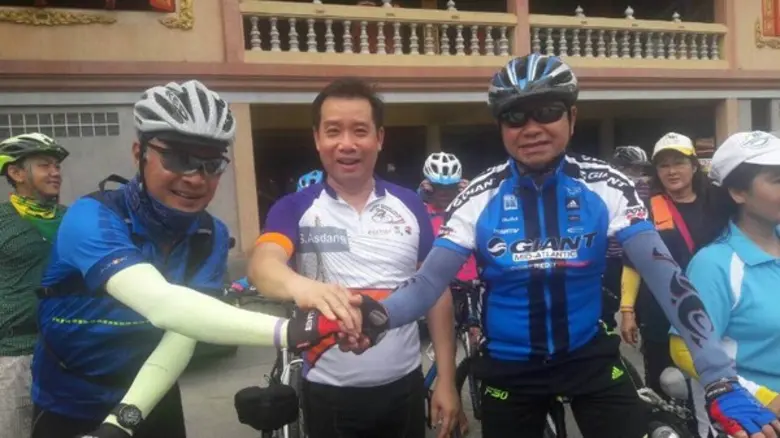 นายอัษฎางค์ สุขวิเศษ (คนที่ 2 จากซ้าย) ผู...