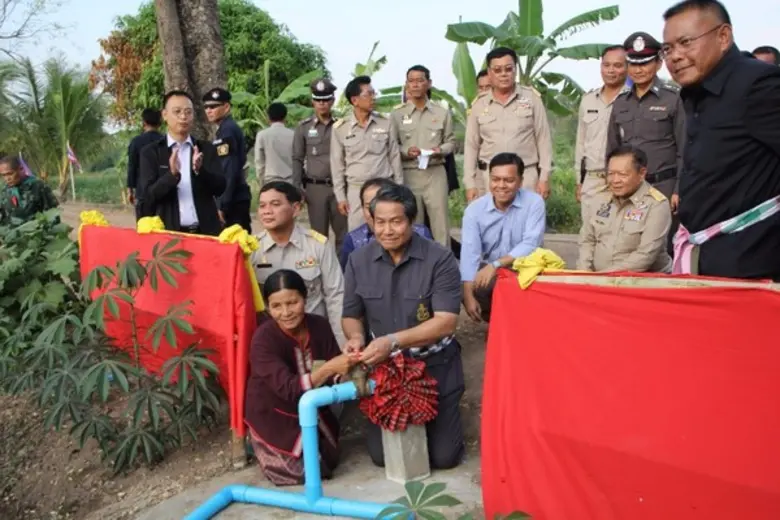 นายพลากร สุวรรณรัฐ องคมนตรี พร้อมด้วย นาย...