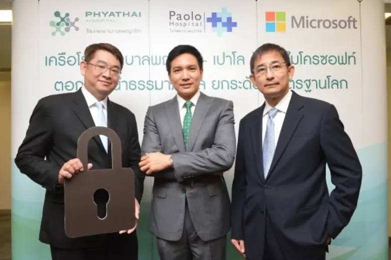 นายอรพงศ์ เทียนเงิน (ขวา) กรรมการผู้จัดกา...