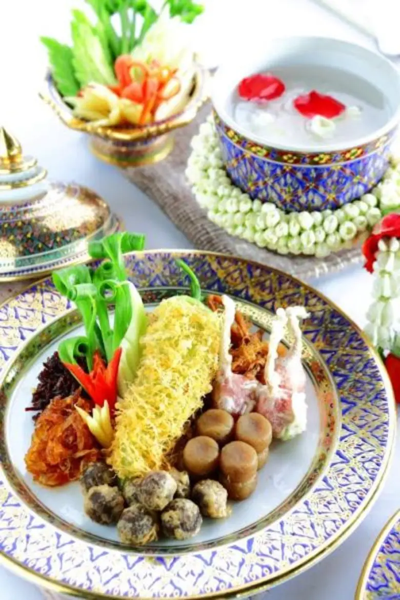 ห้องอาหารไทยสวนบัว โรงแรมเซ็นทาราแกรนด์ เ...