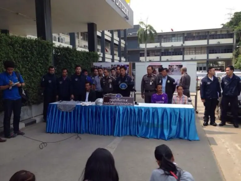 ทีวีไกด์: รายการ “ไขปมข่าว” ไขคดีฆาตกรรม “ฆ่าสาวเสิร์ฟ-ปล้นรถแบ็กโฮ-ฆ่าแท็กซี่”