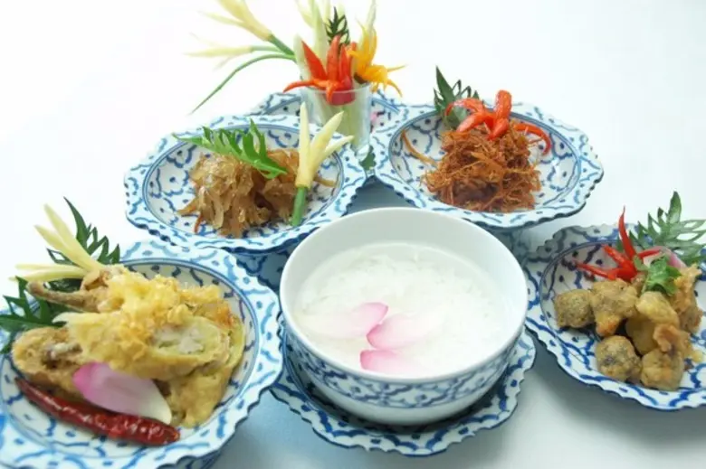 เมนูคลายร้อน คลายร้อน กับข้าวแช่ หอมกรุ่น...