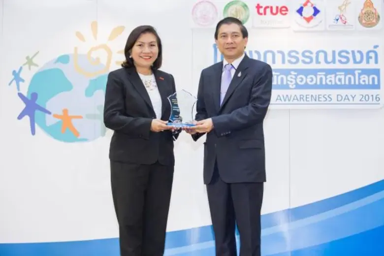 ไมตรี อินทุสุต (ขวา) ปลัดกระทรวงการพัฒนาส...