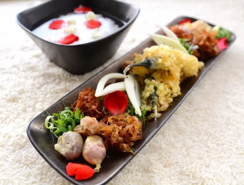 ข้าวแช่คลายร้อน ณ โรงแรมดุสิตธานี กรุงเทพฯ