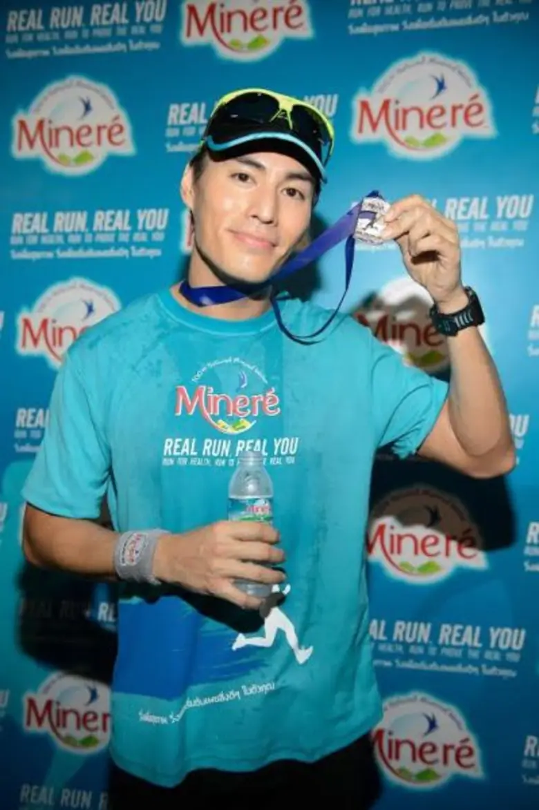 'นาวิน ต้าร์’ โชว์ฟิตนำทีมวิ่ง สร้างกระแสซดน้ำแร่ เพื่อสุขภาพ!! พร้อมทิ้งท้ายคำคม