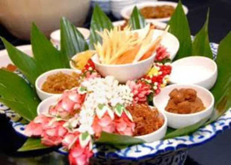 ร่วมฉลองวันสงกรานต์และต้อนรับปีใหม่ไทยอย่...