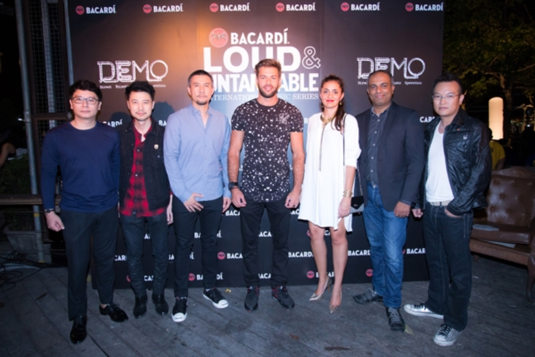 สร้างปรากฏการณ์ทางดนตรีเอาใจชาว EDM กันไป...