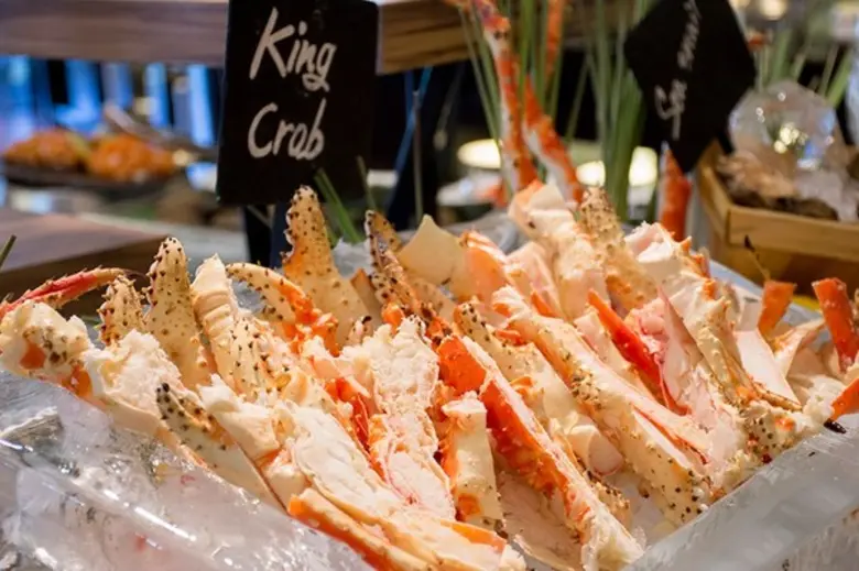 อิ่มไม่อั้นตลอดช่วงวันหยุดเทศกาลสงกรานต์กับ “สงกรานต์ ซีฟู้ด บุฟเฟ่ต์ 999 บาทสุทธิ” ณ ห้องอาหารอเทลิเย่ โรงแรมพูลแมน กรุงเทพฯ แกรนด์ สุขุมวิท