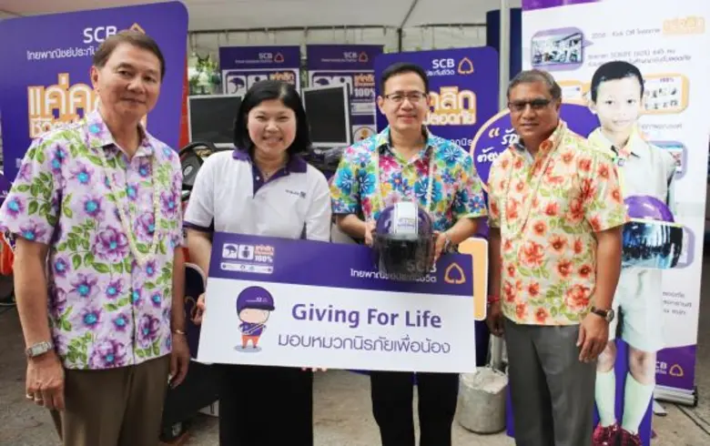 คุณนฤมล เจียรานุราช (ที่ 2 จากซ้าย) ผู้ช่...