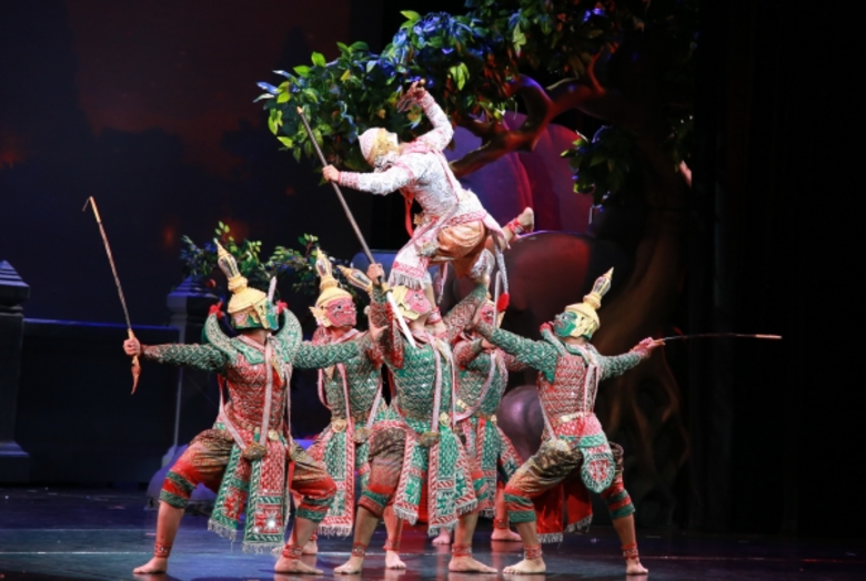 โขนศาลาเฉลิมกรุง ต้อนรับเทศกาลสงกรานต์ “ครอบครัวสุขสันต์...ชวนกันมาดูโขน” ชุดหนุมาน ปฐมบทแห่งจินตนาการ สนุกสนานตื่นเต้นไปกับความน่ารักและลีลากระบวนท่าของหนุมานที่หาชมยากยิ่ง