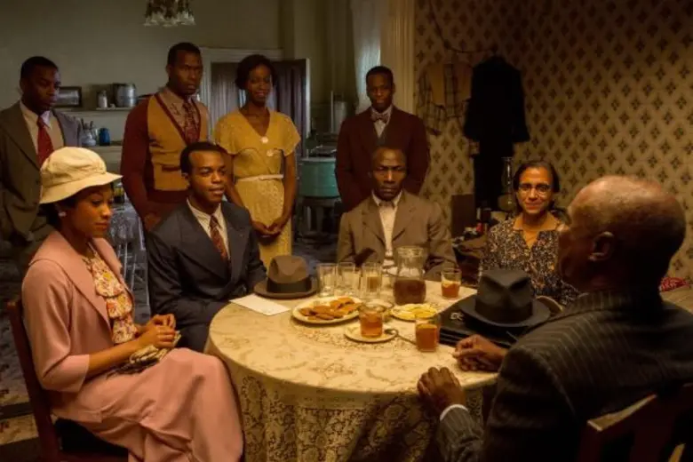 Movie Guide: เด็กหนุ่มเพียงคนเดียวที่หักหน้าฮิตเลอร์กลางคนนับหมื่น เจสซี่ โอเว่นส์ ฮีโร่โอลิมปิกตัวจริงใน "RACE ต้องกล้าวิ่ง"