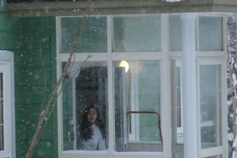 “ต้อม ยุทธเลิศ” เลือก “นิเซโกะ” หนาวทะลุจุดเยือกแข็ง เนรมิตร “ออสการ์ลอดจ์” ความหลอนครั้งใหม่ใน “บุปผาอาริกาโตะ”