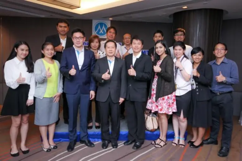 คุณชูชาติ เพ็ชรอำไพ ประธานกรรมการบริหาร พ...