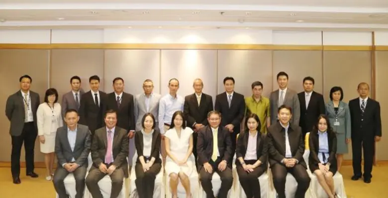 นายมนัส แจ่มเวหา (แถวหน้า ที่ 4 จากขวา) ป...