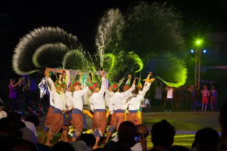 ในวันที่ 11-15 เมษายน 2559 ณ สวนสาธารณะ ศรีธรรมาโศก...