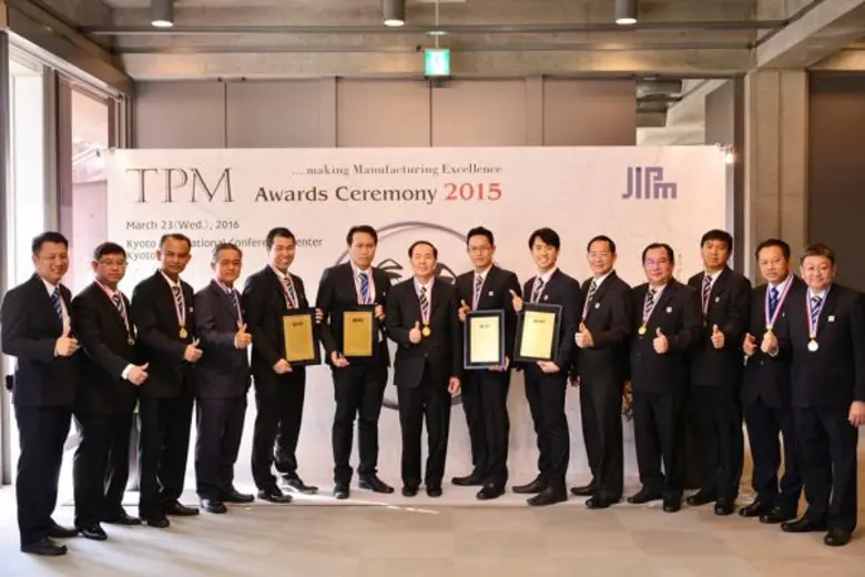 นายธีรศักดิ์ อุรุนานนท์ (ที่ 7 จากซ้าย) ป...