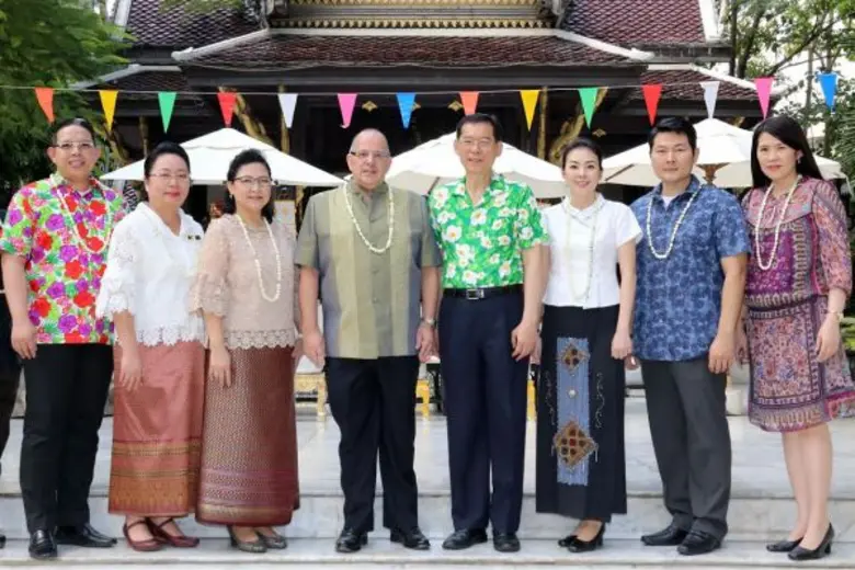 ดร.รณชิต มหัทธนะพฤทธิ์ (คนที่ 5 จากซ้าย) ...