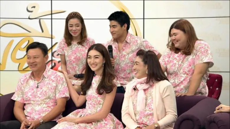 ทีวีไกด์: รายการ "บันเทิงพลาซ่า" “แพนเค้ก” ยกครอบครัว “จามิกรณ์” นั่งเม้าท์ภรรยาป้ายแดง ของ “พัตเตอร์” ในรายการบันเทิงพลาซ่า 14 เมษายนนี้