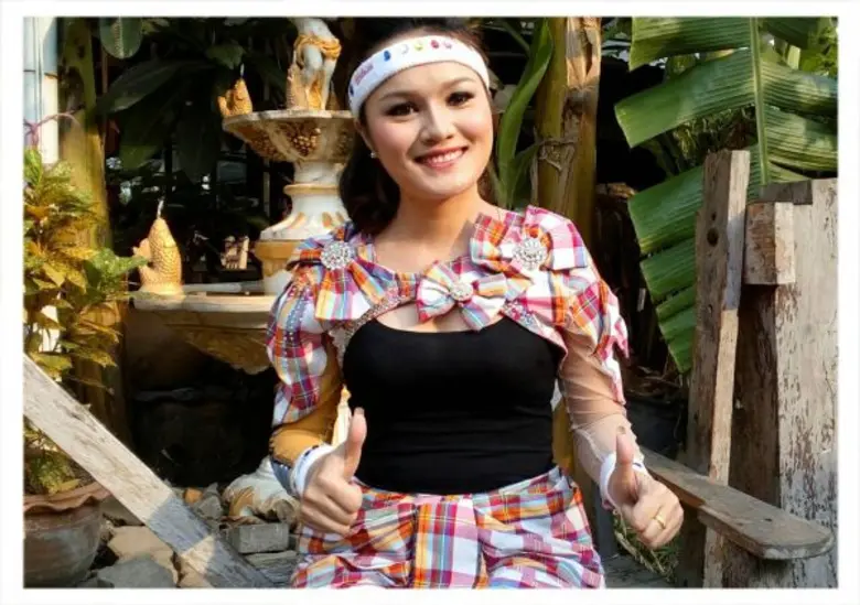 หลังจากกรุ่ยทางเข้าสู่วงการเพลงลูกทุ่งจนส...