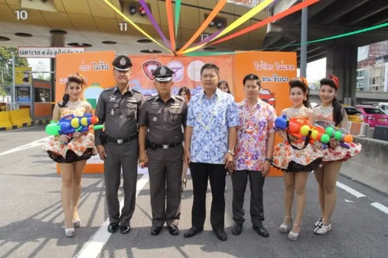 เมื่อเร็วๆนี้ นายอภิชาติ สังขมี (คนที่4จา...