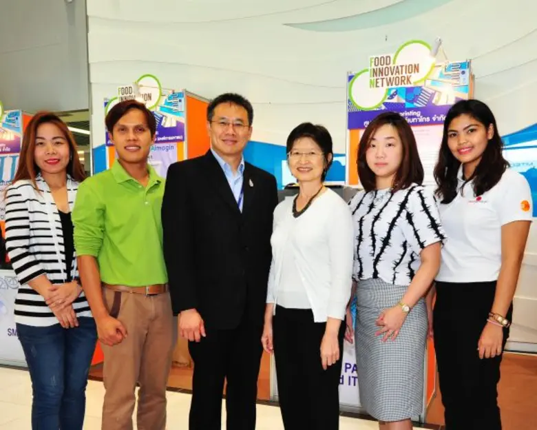 ดร.เจนกฤษณ์ คณาธารณา (ที่ 3 จากซ้าย) ผู้อ...