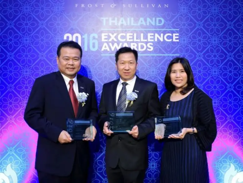 อติรุฒม์ โตทวีแสนสุข (ซ้าย) หัวหน้าคณะผู้...