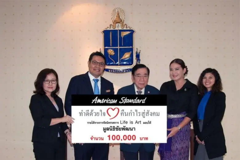 นายสิทธิรัตน์ วัชราภรณ์ (ที่ 2 จากซ้าย) ผู้จัดการทั...