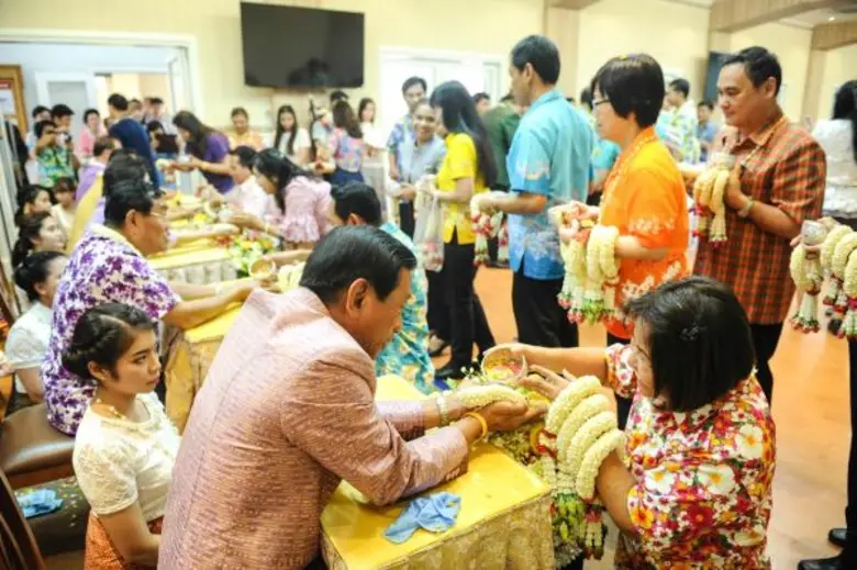 พลเอก ฉัตรชัย สาริกัลป์ยะ รัฐมนตรีว่าการก...