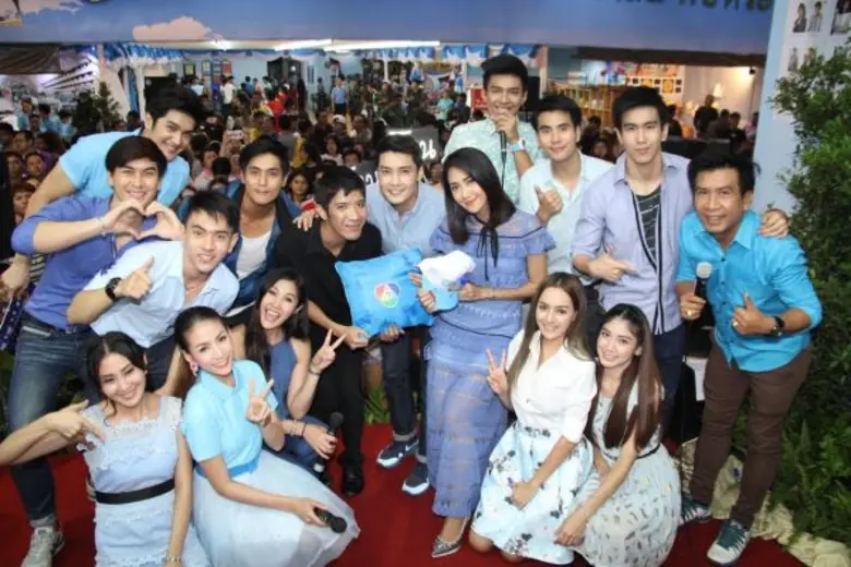 ช่อง 7 สี ยกทัพนักแสดง สร้างสีสัน แน่นร้านสมาคมแม่บ้านทหารบก สนุกจัดเต็ม ณ งานกาชาด ประจำปี 2559