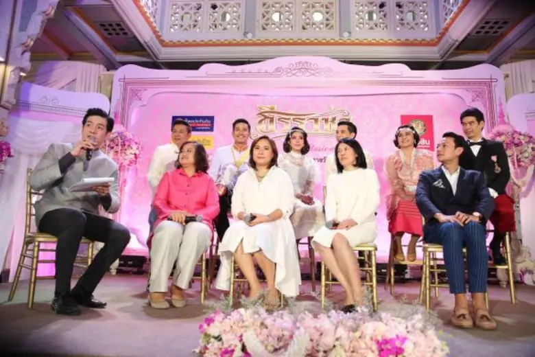 ธนาคารออมสินจัดสร้างละครเพลงยิ่งใหญ่ “ธีรราชา เดอะ มิวสิคัล”  ละครสร้างชาติเฉลิมพระเกียรติ ร.6 เปิดแสดง 18–22 พ.ค.นี้ ชมฟรี  1 เม.ย. 59 ณ พระที่นั่งเทวราชสภารมย์ พระราชวังพญาไท