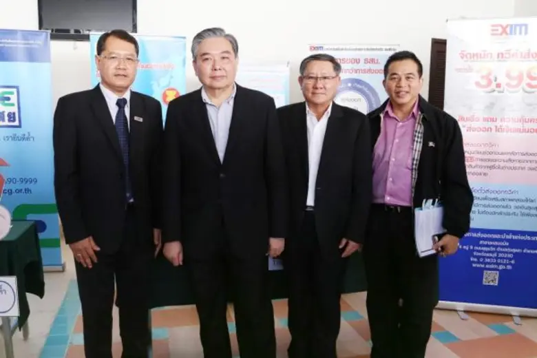 นายมนัส แจ่มเวหา (ที่ 2 จากขวา) ประธานกรร...