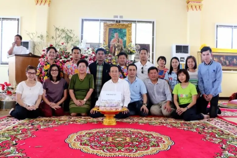 ตลาดสี่มุมเมืองทอดผ้าป่ายอด 5 แสน ...พร้อมถวายศาลาบำเพ็ญกุศล ''