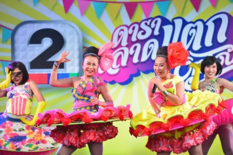 “ไทด์ เอกพันธ์” จูงมือ “นก-อุษณีย์” สนุกสุดเหวี่ยง กับกิจกรรม “ช่อง 2 ดาราตลาดแตกออนทัวร์”