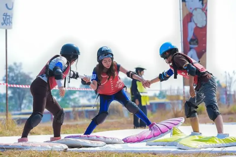 ทีวีไกด์: รายการ "โหด มัน ฮา ประเทศไทย" เหล่าผู้กล้า “ท้ายกก๊วน..ดวลยกแก๊ง” บุกปราสาททาเคชิ 2 สัปดาห์ติด!