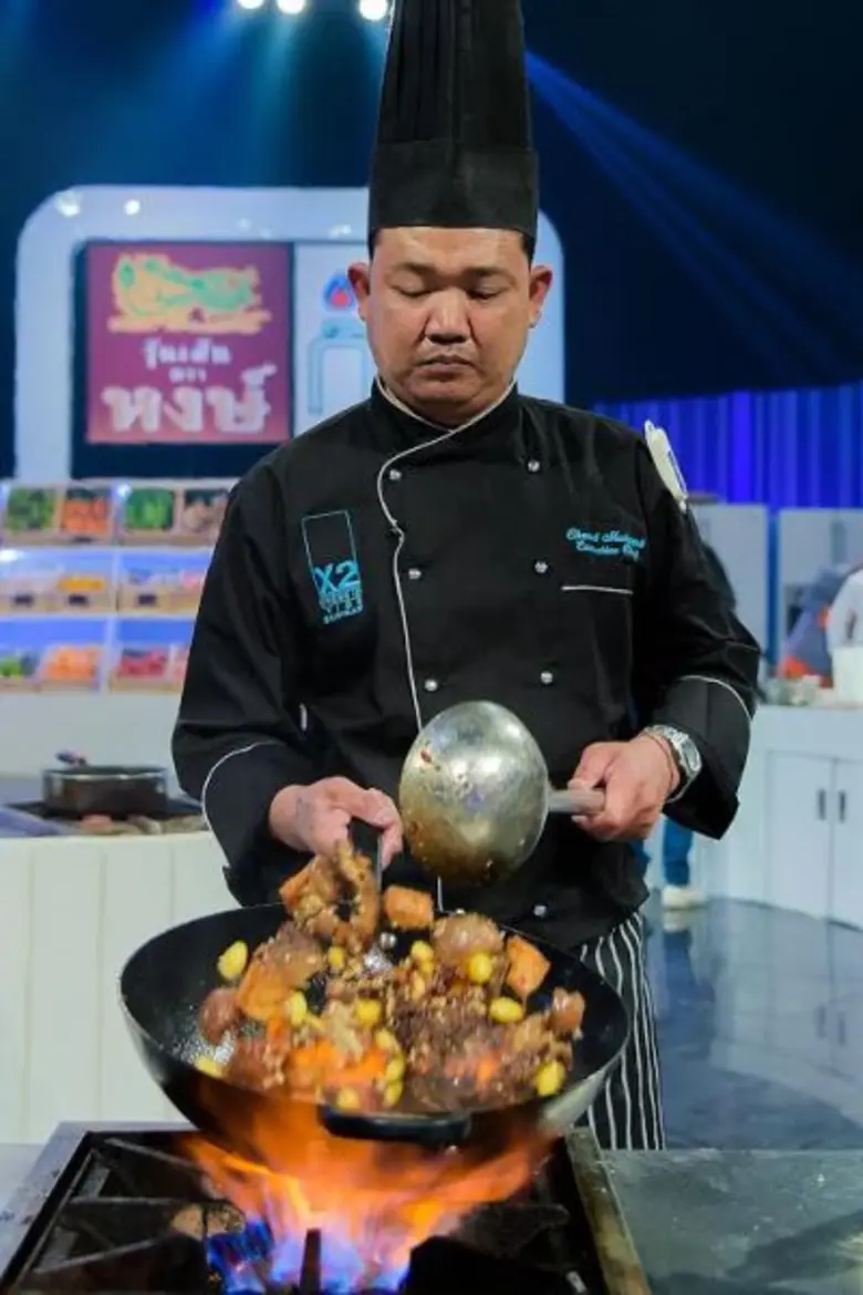 ทีวีไกด์: รายการ "เชฟกระทะเหล็ก ประเทศไทย" “สุดยอดเชฟมือหนึ่ง” หวนคืนสังเวียน คราวนี้ขอถล่ม “เชฟป้อม” ให้ย่อยยับ!