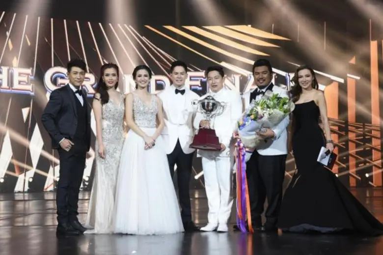 “ครูกานต์” นักร้องยอดเยี่ยมแห่งประเทศไทย ประจำปี 2559 “เคพีเอ็น อวอร์ด ครั้งที่ 25” คว้าถ้วยพระราชทานจากพระบาทสมเด็จพระเจ้าอยู่หัว พร้อมเงินรางวัล 1 ล้านบาท และรถยนต์นิสสัน เทียน่า