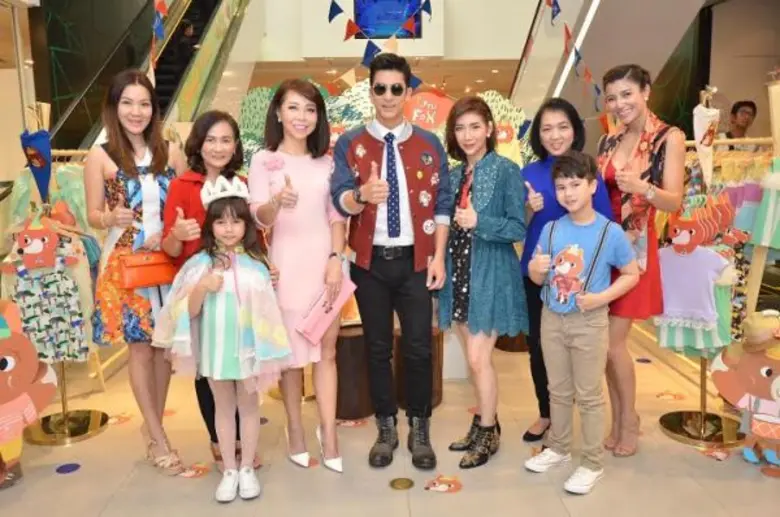 เจษฎาภรณ์ (คนกลาง) สิตมน ผลดี (ที่ 3 จากข...